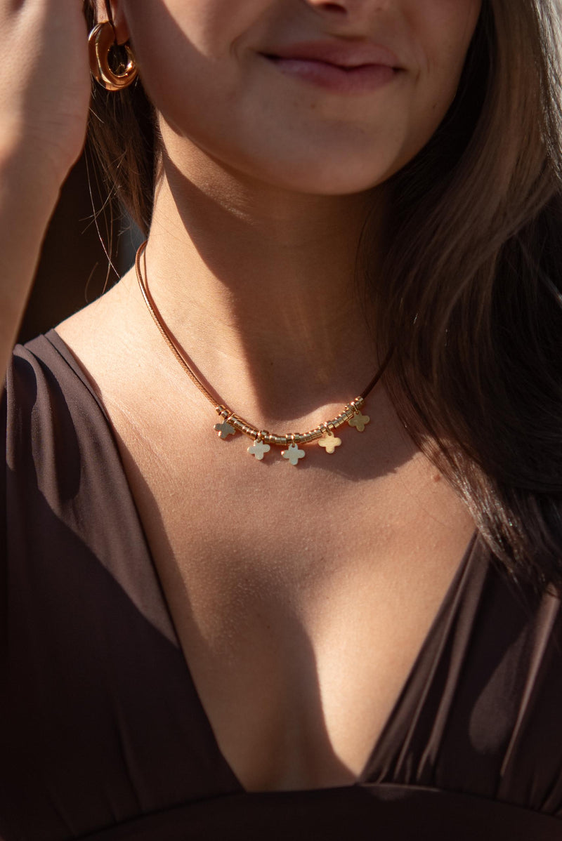Colar Trevinhos - Colar Dourado Lucky Bijoux