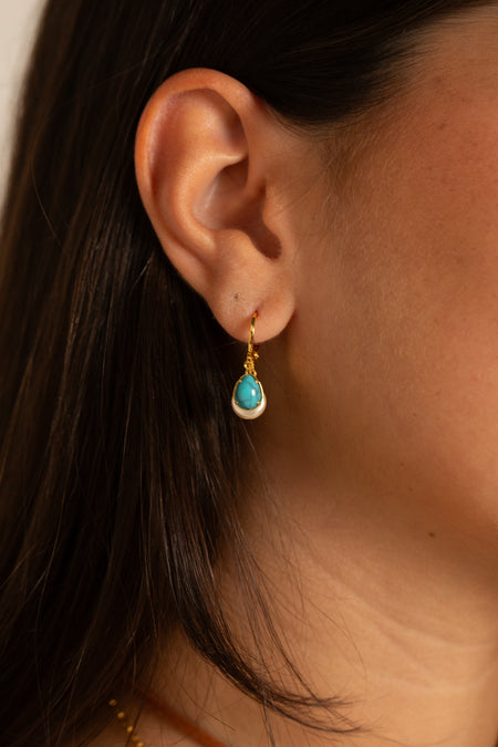 Argolinha Turquesa e Pérola - Argola Dourada Lucky Bijoux